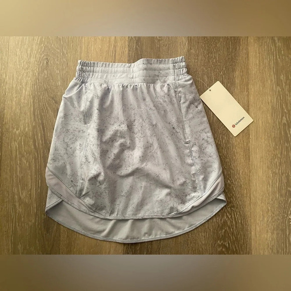 Lululemon Hotty Hot High Rise Skirt *Long* size 2‎ - Picture 3 of 4